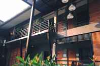 Luar Bangunan Palm House Normal Loft