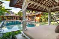 Kolam Renang Villa Little Mannao