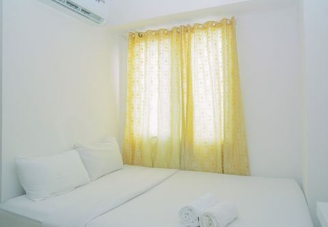 卧室 Furnished and Comfy 2BR Bassura City Apartment near Mall By Travelio