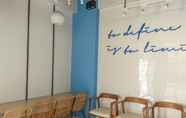 Entertainment Facility 6 Minimalist and Comfy Studio Dave Apartment near Universitas Indonesia By Travelio