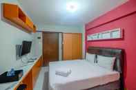 Bilik Tidur Best Price and Cozy Studio Cinere Resort Apartment By Travelio