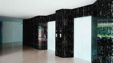 Lobby 4 Greenpark Apartment by Golom Room