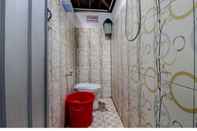 In-room Bathroom Homestay Ndalem Soewondo