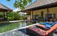 Kolam Renang 7 Villa Geluk 