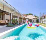 สระว่ายน้ำ 5 Villa M Sari Dewi Seminyak