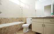 Toilet Kamar 6 Villa Stay360 @Permata Hijau Jaksel