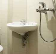 Toilet Kamar 5 Spacious Studio Apartment at Gateway Pasteur near Exit Toll Pasteur By Travelio