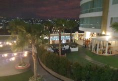 Swimming Pool 4 Apartemen Sentraland Semarang Mountain View