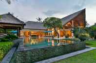 Swimming Pool Villa Brombong Pantai 