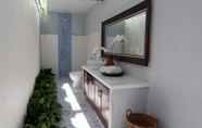 In-room Bathroom 3 Tetirah Villa Santrean Batu