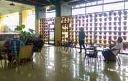 Lobby 4 Cozy Strategic 1BR Apartment at Atlanta Residence near Universitas Indonesia By Travelio