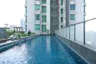 Kolam Renang Luxury and Beautiful 2BR Apartment at St. Moritz By Travelio