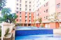 Swimming Pool Cozy Studio at Lagoon Apartment near Bekasi Town Square By Travelio