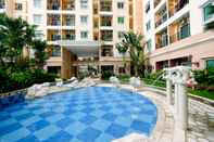 สระว่ายน้ำ Good Living 2BR Apartment City Home near MOI Kelapa Gading By Travelio