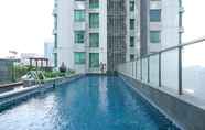 Kolam Renang 3 2BR Apartment with Private Lift at St. Moritz Puri near Mall By Travelio