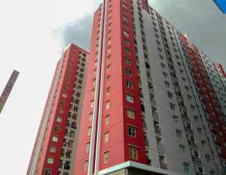 Bangunan 2 New Furnished 1BR at Green Park View Apartment By Travelio