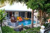 สระว่ายน้ำ Sams Pool Villa