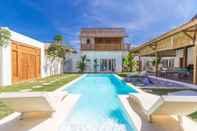 Swimming Pool Villa Opaline