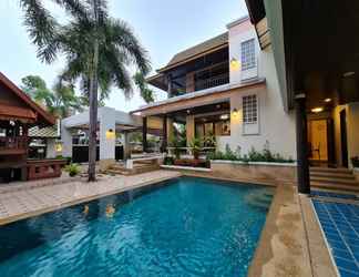 Kolam Renang 2 Punnapha Pool Villa Pattaya
