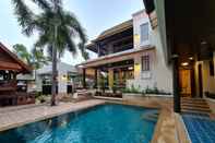 Swimming Pool Punnapha Pool Villa Pattaya