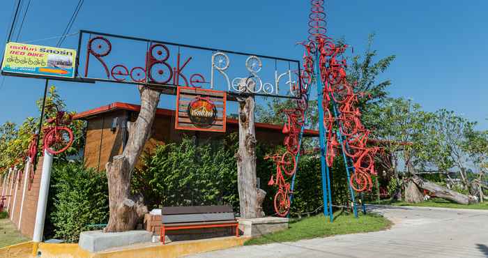 Exterior Red Bike Resort