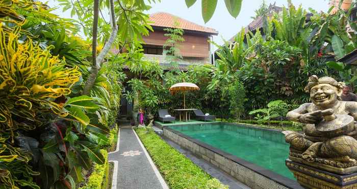 Swimming Pool Kubu Darma House