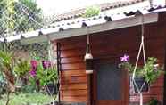 Bilik Mandi dalam Bilik 7 Wind's Cabin  (Wooden Homestay Ciwidey)