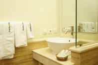 In-room Bathroom Omah Kura 1