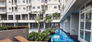Swimming Pool 2 Sweet Homey Studio at Bintaro Icon Apartment By Travelio