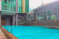 Kolam Renang Best Choice 2BR Kuningan Place Apartment By Travelio