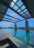 SWIMMING_POOL Kayangan Cafe & Residence