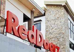 Exterior RedDoorz @ Les Amoure Beach Resort Zambales 