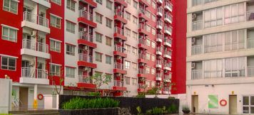 Swimming Pool 4 Cozy Studio at Taman Melati Margonda Apartment By Travelio