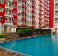 Swimming Pool 4 Cozy Studio at Taman Melati Margonda Apartment By Travelio