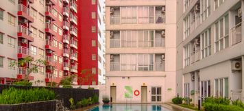 Swimming Pool 5 Cozy Studio at Taman Melati Margonda Apartment By Travelio