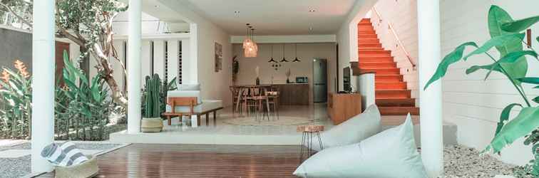 Lobi Tropical Romantic Villa Seminyak Petitenget