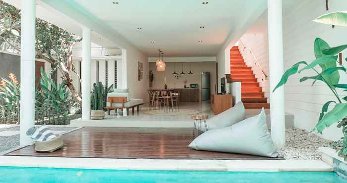 Lobi Tropical Romantic Villa Seminyak Petitenget