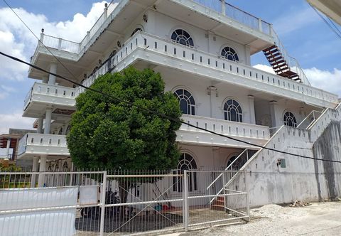 Exterior Gedung Putih Syariah