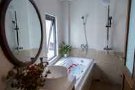 In-room Bathroom Alaya Serviced Apartment 10