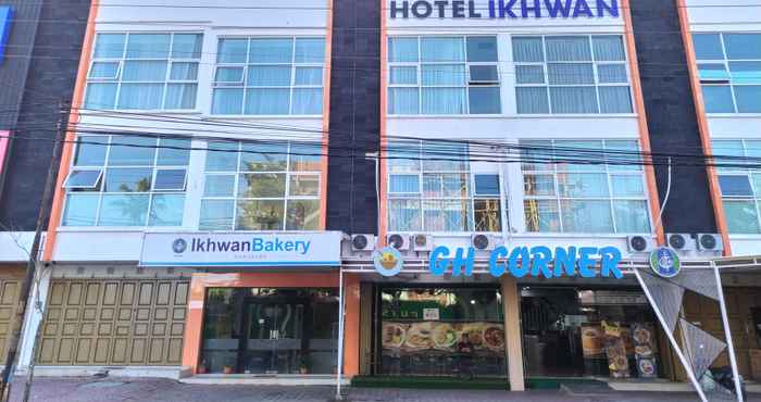 Bên ngoài Hotel Ikhwan ( Syariah )