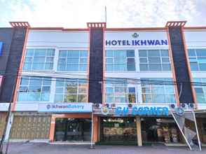 Bên ngoài 4 Hotel Ikhwan ( Syariah )