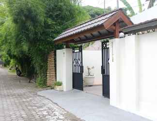 Exterior 2 N Villa Lombok