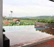 Swimming Pool 5 Bell Suites by Moka