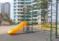 Entertainment Facility 7 Comfy 1BR with Modern Style Grand Kamala Lagoon Apartment By Travelio