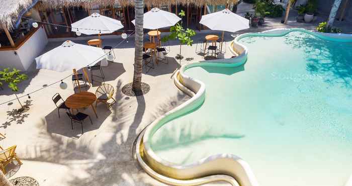 Swimming Pool Bamba Capsule Hotel