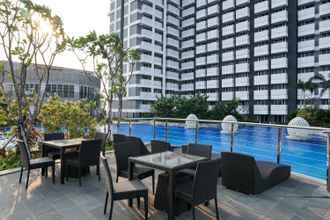 Kolam Renang 4 Well Appointed Studio at West Vista Apartment By Travelio