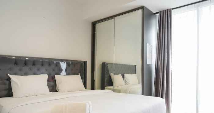 Kamar Tidur Well Appointed Studio at West Vista Apartment By Travelio