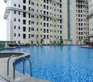 Kolam Renang 2 Fully Furnished Apartment 2BR at Vittoria Residence By Travelio