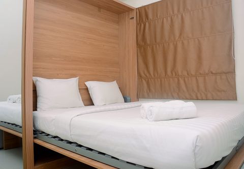 Bilik Tidur Trendy 2BR at Green Pramuka Apartment By Travelio