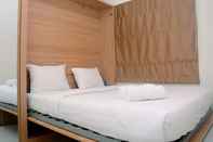 Kamar Tidur Trendy 2BR at Green Pramuka Apartment By Travelio